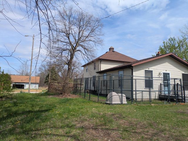 9320 E Division Road, Knox, IN 46534