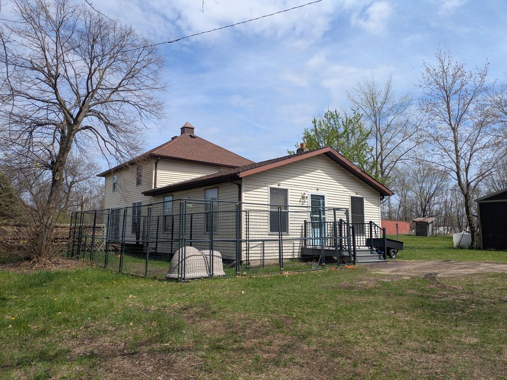 9320 E Division Road, Knox, IN 46534