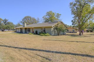 1013 Highland DR, Highland Haven, TX 78654