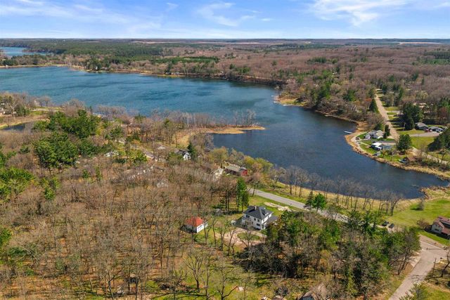 426 E NORTH LAKE STREET, Hancock, WI 54943