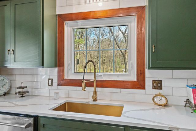 426 E NORTH LAKE STREET, Hancock, WI 54943
