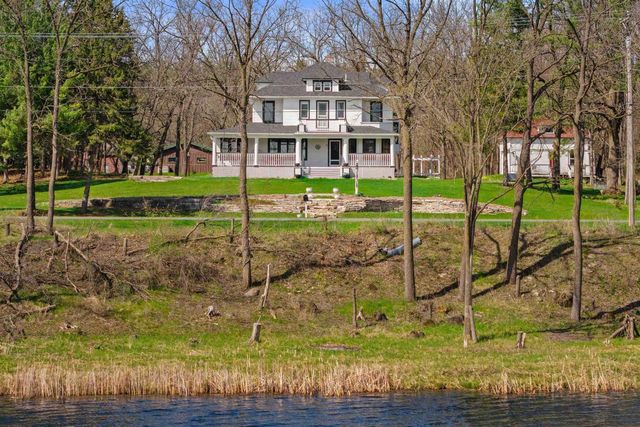 426 E NORTH LAKE STREET, Hancock, WI 54943