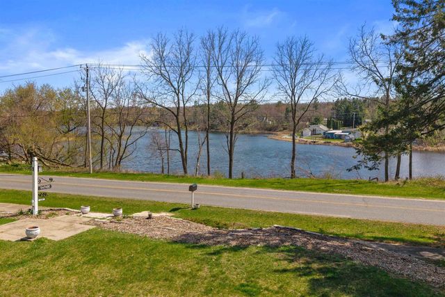 426 E NORTH LAKE STREET, Hancock, WI 54943