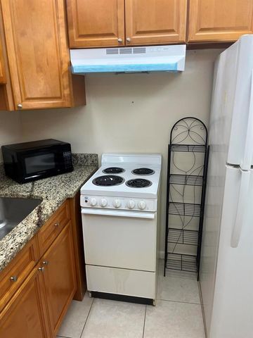 50 DORCHESTER C, West Palm Beach, FL 33417