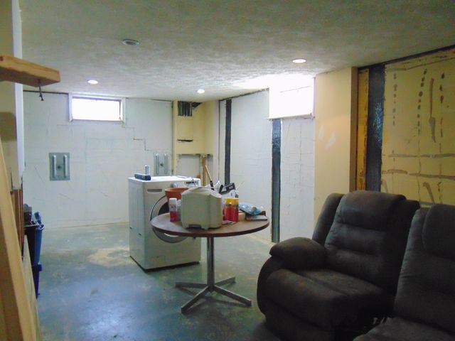 2303 S 12TH Street, Council Bluffs, IA 51501