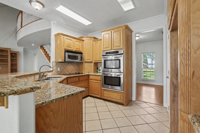 2811 N Shore Drive, Bonham, TX 75418
