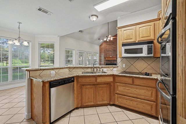 2811 N Shore Drive, Bonham, TX 75418