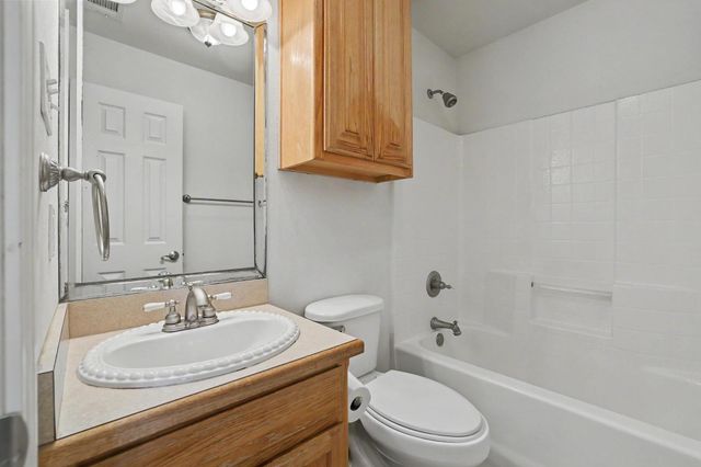 2811 N Shore Drive, Bonham, TX 75418