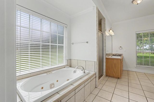 2811 N Shore Drive, Bonham, TX 75418