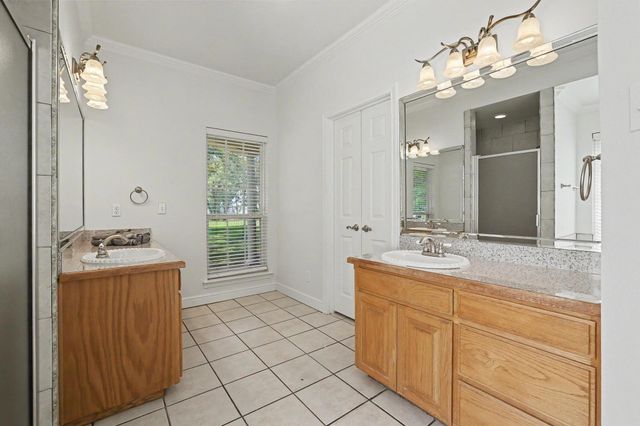 2811 N Shore Drive, Bonham, TX 75418