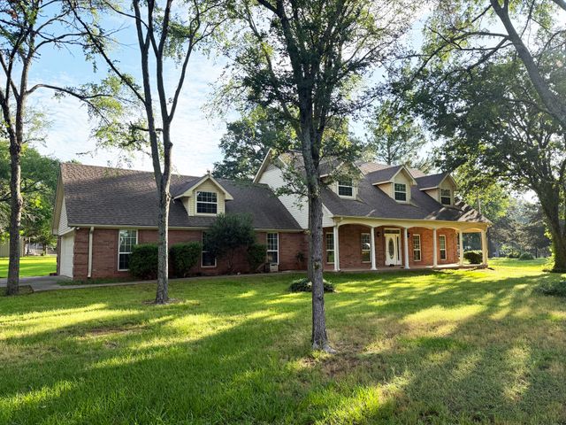 2811 N Shore Drive, Bonham, TX 75418