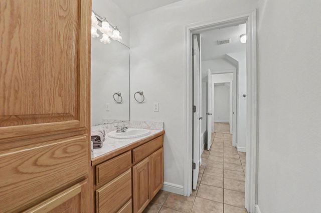 2811 N Shore Drive, Bonham, TX 75418