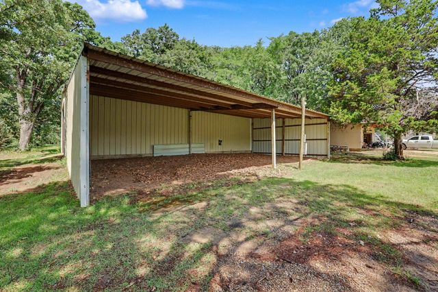2811 N Shore Drive, Bonham, TX 75418