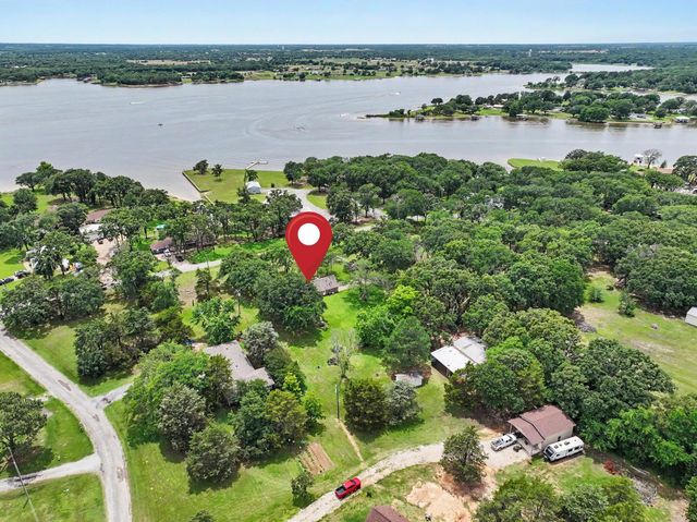 2811 N Shore Drive, Bonham, TX 75418