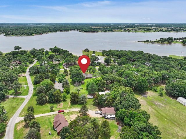 2811 N Shore Drive, Bonham, TX 75418