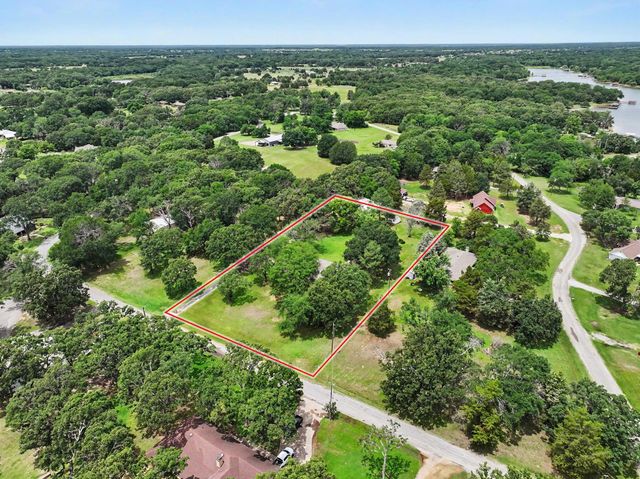 2811 N Shore Drive, Bonham, TX 75418