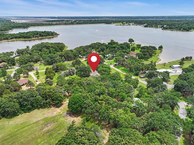 2811 N Shore Drive, Bonham, TX 75418