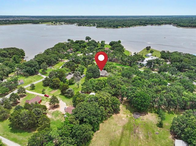2811 N Shore Drive, Bonham, TX 75418