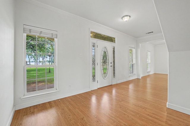 2811 N Shore Drive, Bonham, TX 75418