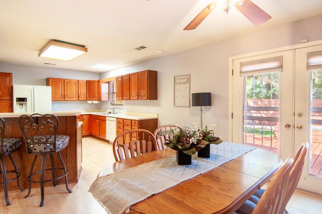 2913 Palomas Drive NE, Albuquerque, NM 87110