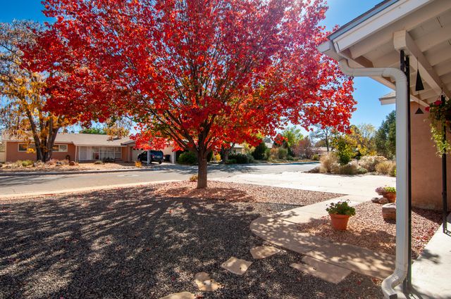 2913 Palomas Drive NE, Albuquerque, NM 87110