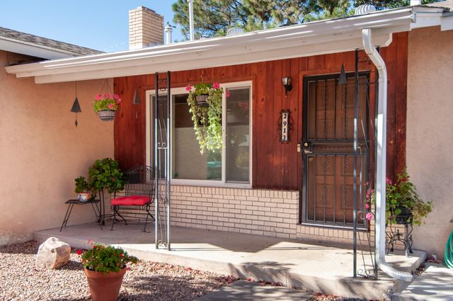 2913 Palomas Drive NE, Albuquerque, NM 87110