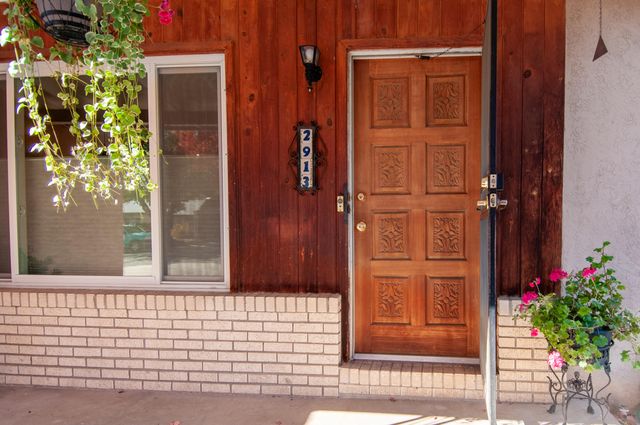 2913 Palomas Drive NE, Albuquerque, NM 87110