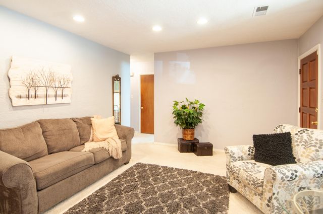 2913 Palomas Drive NE, Albuquerque, NM 87110