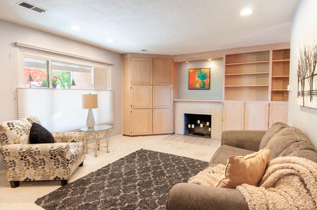 2913 Palomas Drive NE, Albuquerque, NM 87110