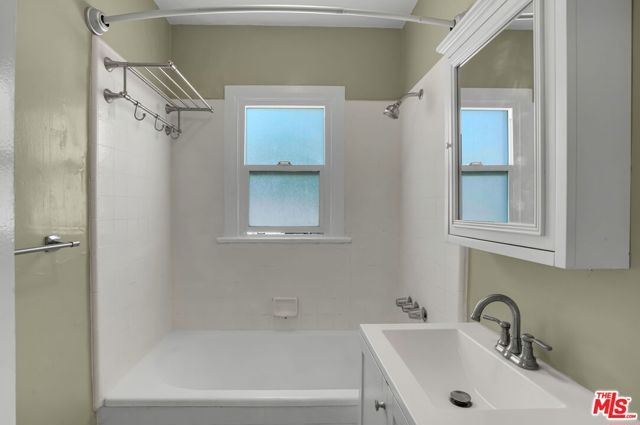 5101 W 21st Street, Los Angeles, CA 90016
