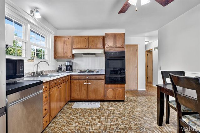 2145 Crane Drive, Florissant, MO 63031