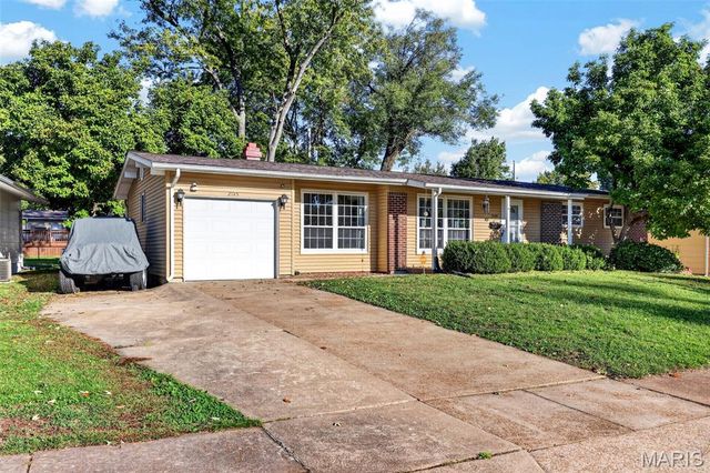 2145 Crane Drive, Florissant, MO 63031