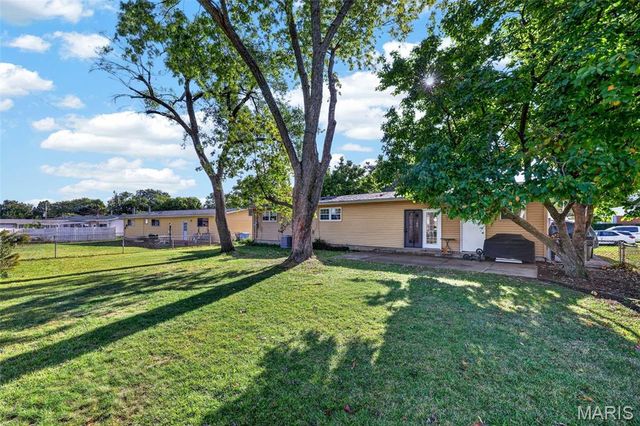 2145 Crane Drive, Florissant, MO 63031