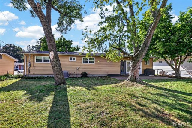 2145 Crane Drive, Florissant, MO 63031