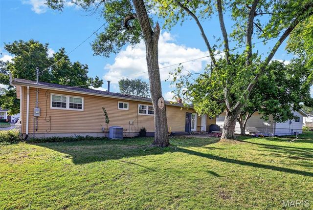 2145 Crane Drive, Florissant, MO 63031