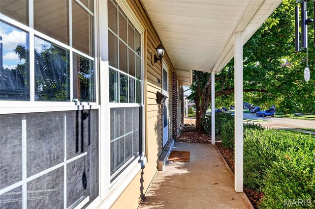 2145 Crane Drive, Florissant, MO 63031