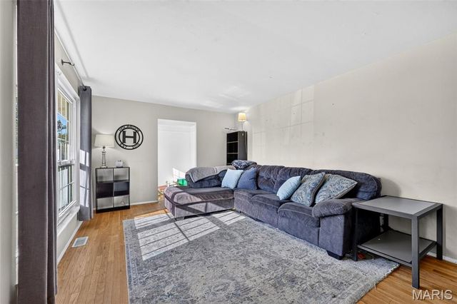 2145 Crane Drive, Florissant, MO 63031