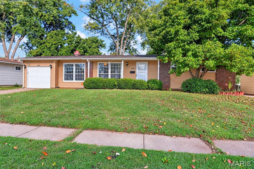 2145 Crane Drive, Florissant, MO 63031