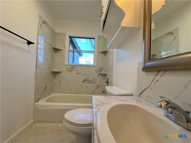 1002 N 12, Temple, TX 76504