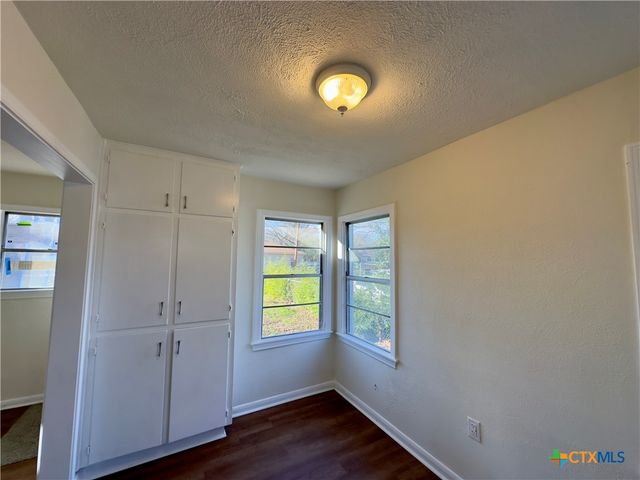 1002 N 12, Temple, TX 76504