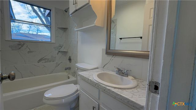 1002 N 12, Temple, TX 76504