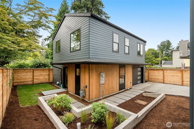 9211 12th Avenue NE, Seattle, WA 98115