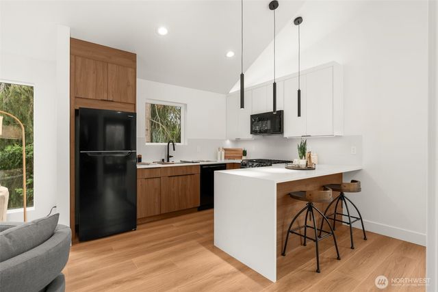 9211 12th Avenue NE, Seattle, WA 98115