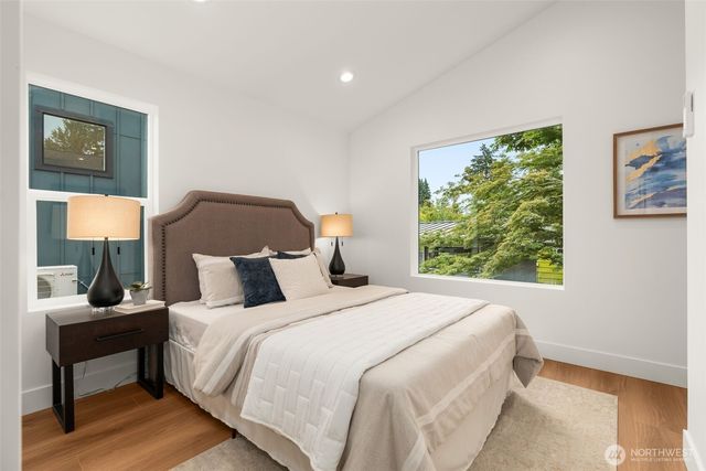 9211 12th Avenue NE, Seattle, WA 98115