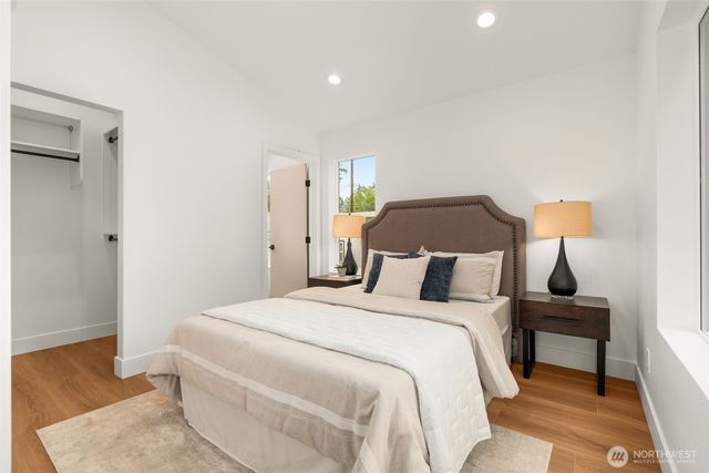 9211 12th Avenue NE, Seattle, WA 98115
