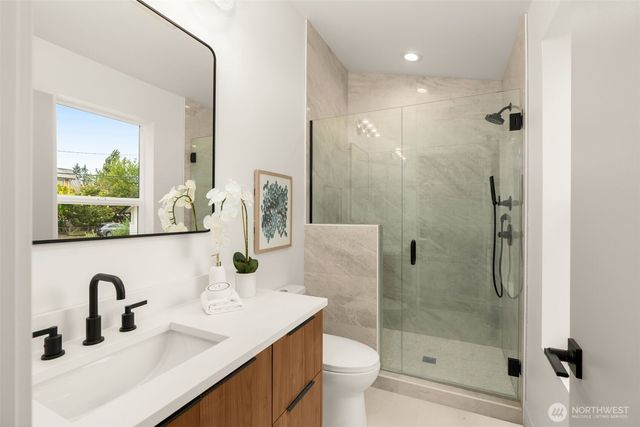 9211 12th Avenue NE, Seattle, WA 98115