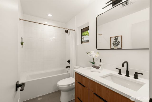 9211 12th Avenue NE, Seattle, WA 98115