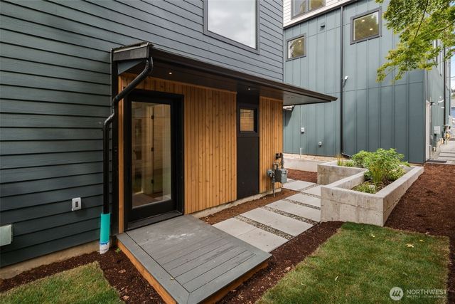 9211 12th Avenue NE, Seattle, WA 98115
