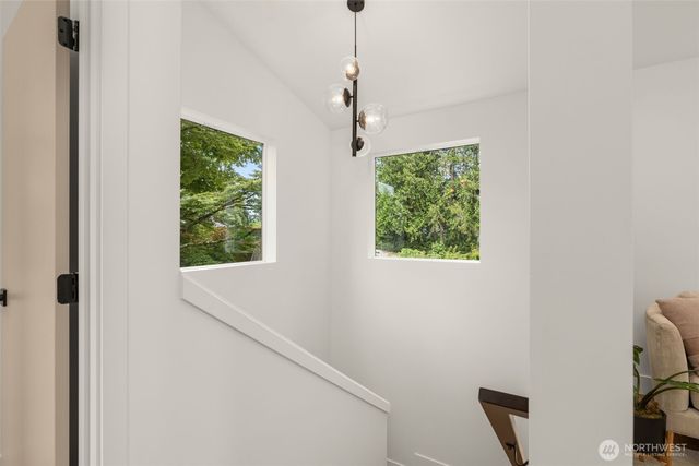 9211 12th Avenue NE, Seattle, WA 98115