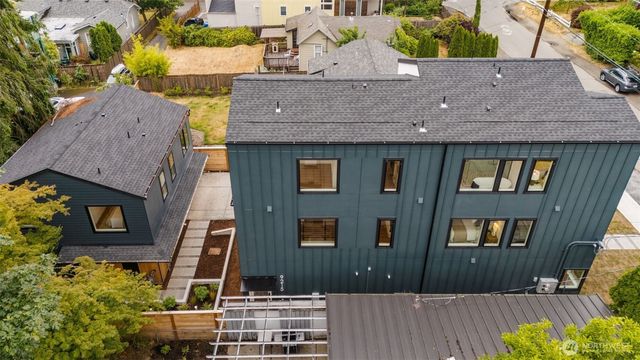9211 12th Avenue NE, Seattle, WA 98115
